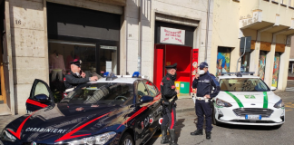 Documenti non in regola, sigilli per un barbiere in centro città