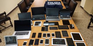Rubavano cellulari e tablet per cederli al negoziante: denunciati ladri giovanissimi e ricettatore 53enne