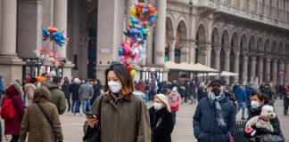 Covid oggi Lombardia, 2.715 contagi e 22 morti. A Milano città 444 casi