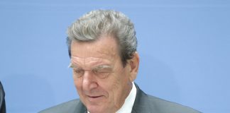 Schroeder: “Putin interessato a porre fine a guerra, ma non è facile”