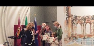 Alla Festa della Polizia due mamme ucraine con le loro bambine. Il questore Roatta: “vicini alla gente in ogni situazione”