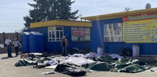 Ucraina, razzi su stazione Kramatorsk, 39 morti. Su un missile la scritta in russo “per i bambini”