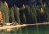 Fuori pericolo il bambino caduto nel lago di Braies