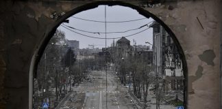 Mariupol, sindaco: “20mila morti”. Azov: “Civili in acciaieria”