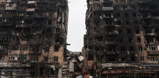 Mariupol, circondata da russi: guardia di frontiera si fa saltare in aria