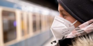 Covid e mascherine, Galli: “Non è finita, Ffp2 strumento per stare alla larga da virus”