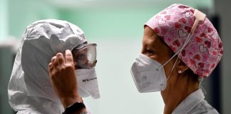 Covid Italia, Bassetti: “Finita emergenza ma non convivenza con virus”