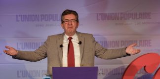 Elezioni presidenziali Francia, sondaggi: Macron favorito ma 28% voti Melenchon per Le Pen