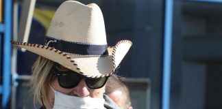 Ucraina, Mickey Rourke: “Basta scuse, Usa e Nato mandino armi”