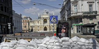 Ucraina, “Russia attacca quartieri residenziali”. Esplosione a Odessa