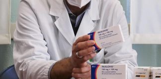 Covid, antivirale Paxlovid arriva in farmacia: prescrizione da medico famiglia