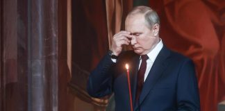 Putin alla Messa pasquale nella cattedrale Cristo Salvatore a Mosca