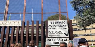 Regeni, nuova udienza preliminare: sit-in con Insinna davanti al tribunale