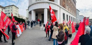 Di nuovo in piazza i lavoratori del Colorificio Freddi