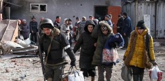 Ucraina, a Mariupol 5.000 morti: “Russia brucia cadaveri”