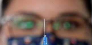 Quarta dose vaccino, presidente virologi: “Bene a over 80 dosando anticorpi”