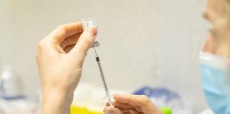Vaccino Covid e Omicron, Moderna verso booster bivalente in autunno