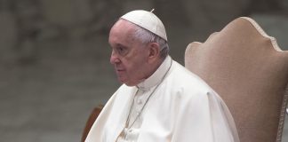 Papa Francesco “Nuovi santi ispirino soluzioni di pace”