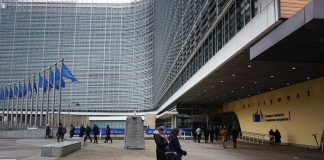 Commissione Ue taglia stime di crescita, Pil 2022 al 2,7%
