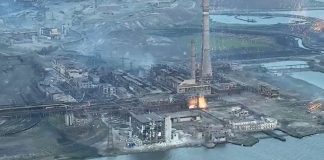 Ucraina, a Mariupol evacuazione dall’acciaieria Azovstal