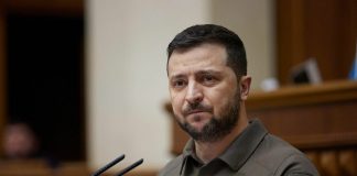 Zelensky visita le truppe sul fronte a Kharkiv