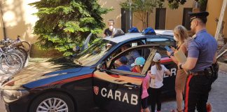 Gli alunni della Scuola Comunale “Vittorino da Feltre” in visita alla caserma di via Chiassi
