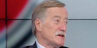 Mascherina in aereo, Andreoni: “Non va tolta, proteggiamo i fragili”
