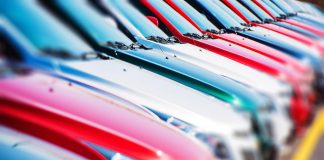 L’Ue ha deciso: auto a motore termico anche dopo il 2035