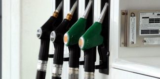 Carburanti, prezzi oggi: sale ancora benzina, cala diesel