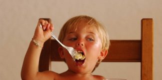 Alimentazione, il pediatra: “Educhiamo i bimbi al bon ton del sale”
