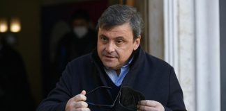 Governo, Calenda: “Crisi? Ma mandiamo M5S a spazzare il mare”
