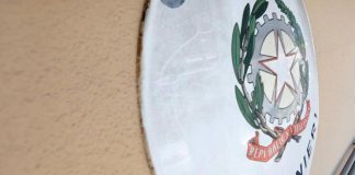 Napoli, tenta di uccidere il cugino per soldi: arrestato 19enne