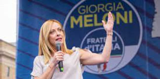 Meloni contro Renzi: “Fa referendum ma ha votato reddito cittadinanza”