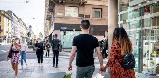 Covid Italia, ancora giù incidenza e Rt