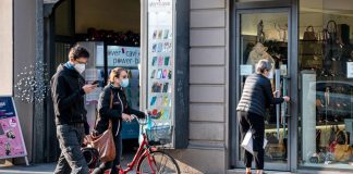 Covid oggi Italia, report: incidenza in calo, Rt stabile