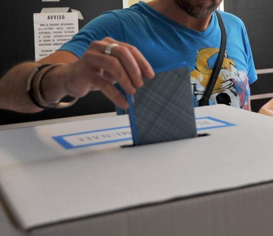 Oggi il voto per referendum e comunali. Oltre 40 mila i mantovani chiamati a eleggere il sindaco Domani il voto per referendum e comunali. Oltre 40 mila i mantovani chiamati a eleggere il sindaco