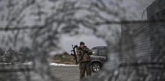 Guerra Ucraina, Kiev: “Negoziati sospesi”. Russia: “Vanno avanti”