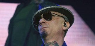 J-Ax si racconta: “Finii a cantare nelle sagre e iniziai a drogarmi”