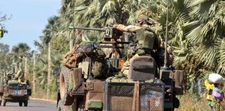 Mali, italiani rapiti: figlio atteso lunedì alla Farnesina