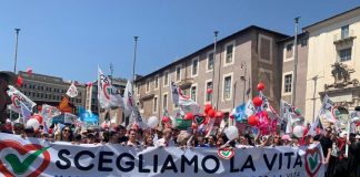 Aborto, il popolo pro-life sfila a Roma