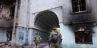Ucraina, Zelensky: “Proseguono negoziati su Azovstal”