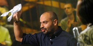 Ucraina, Paragone: “Draghi accucciato accanto a Biden”