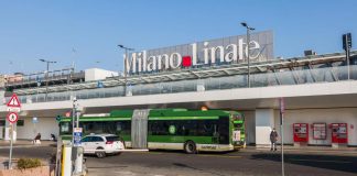 Avaria al motore, atterraggio d’emergenza: aereo rientra a Linate
