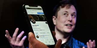 Twitter, Musk sospende accordo per l’acquisto del social