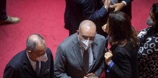 Ucraina, Petrocelli: “Negare fiducia a Draghi per fermare armi