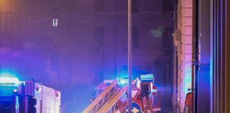 Roma, a fuoco appartamento: 6 feriti e 50 inquilini evacuati