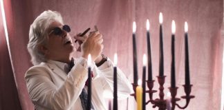 ‘Super’ Antonio Razzi, il senatore in mostra a Roma