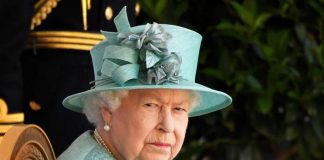 La regina Elisabetta salta il discorso in Parlamento