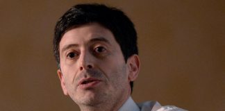 Mascherine a scuola, Speranza: “Rispettiamo la norma”