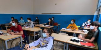 Scuola, Costa: “Possibile togliere mascherine in classe”